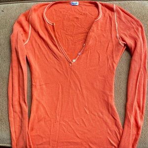 Splendid orange knit long sleeve shirt in size M - good condition!